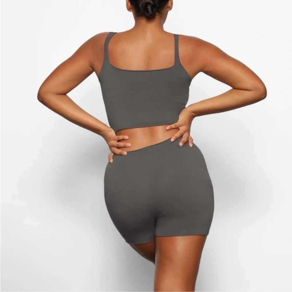 NWT (G1) RARE SKIMS RAW EDGE CAMI TANK TOP IN GUNMETAL - Picture 5 of 6